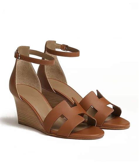 4 Kinds of Hermès Sandals that Never Go Out of Style .